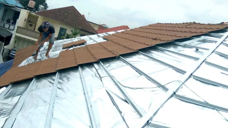 Pemasangan Peredam Panas Atap Rumah