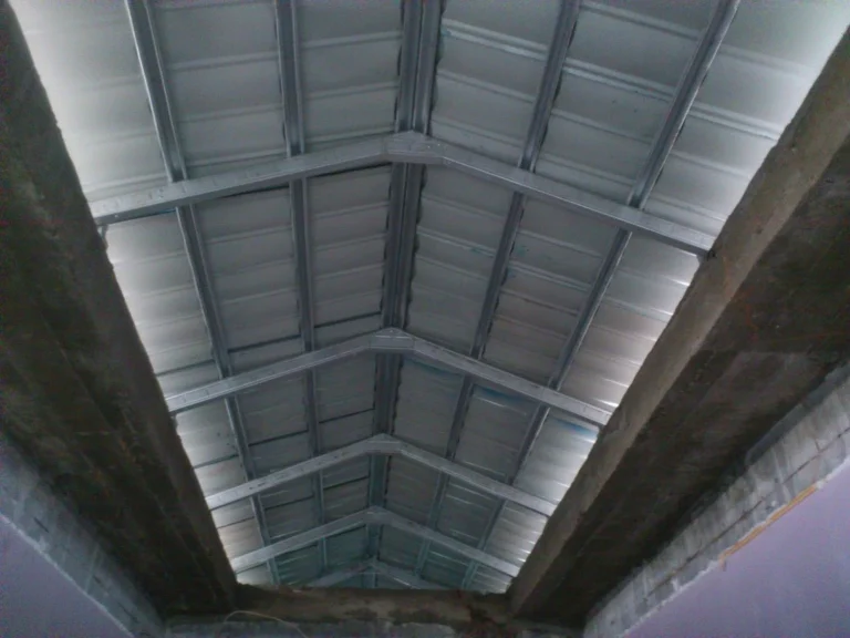 Merawat Aluminium Foil pada Rangka Atap